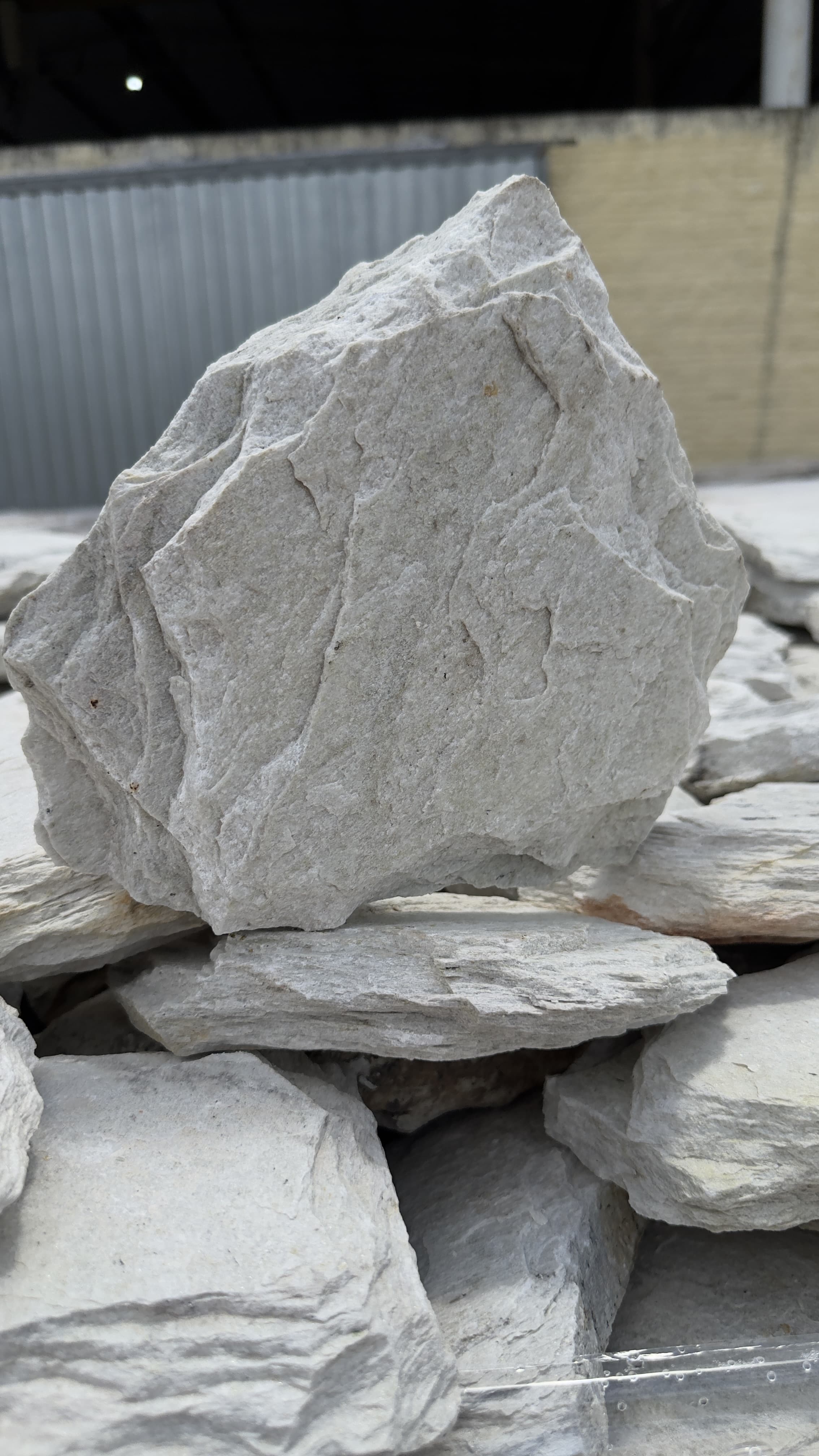Pedra Almofada Irregular Branca