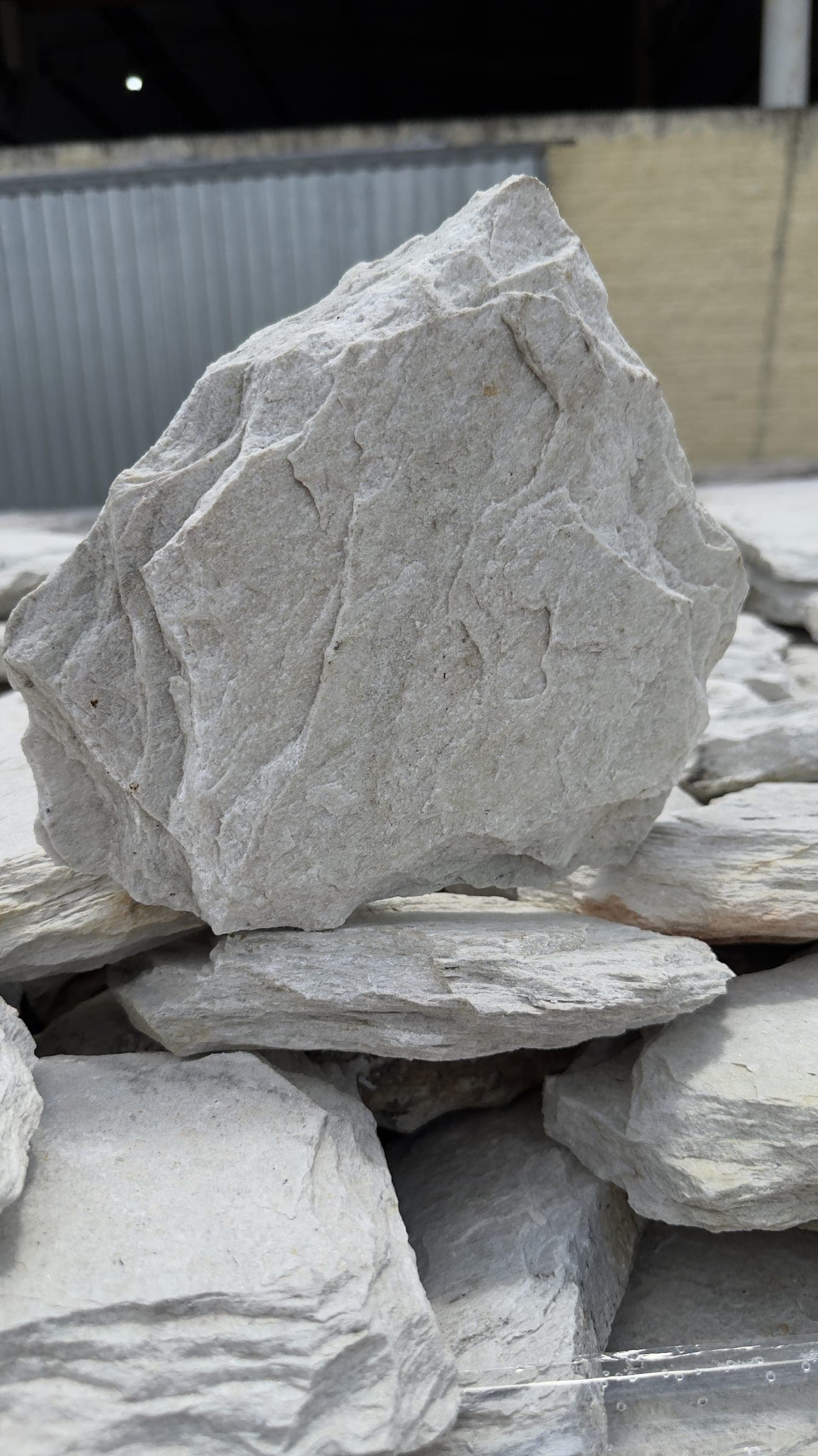 Pedra Almofada Irregular Branca