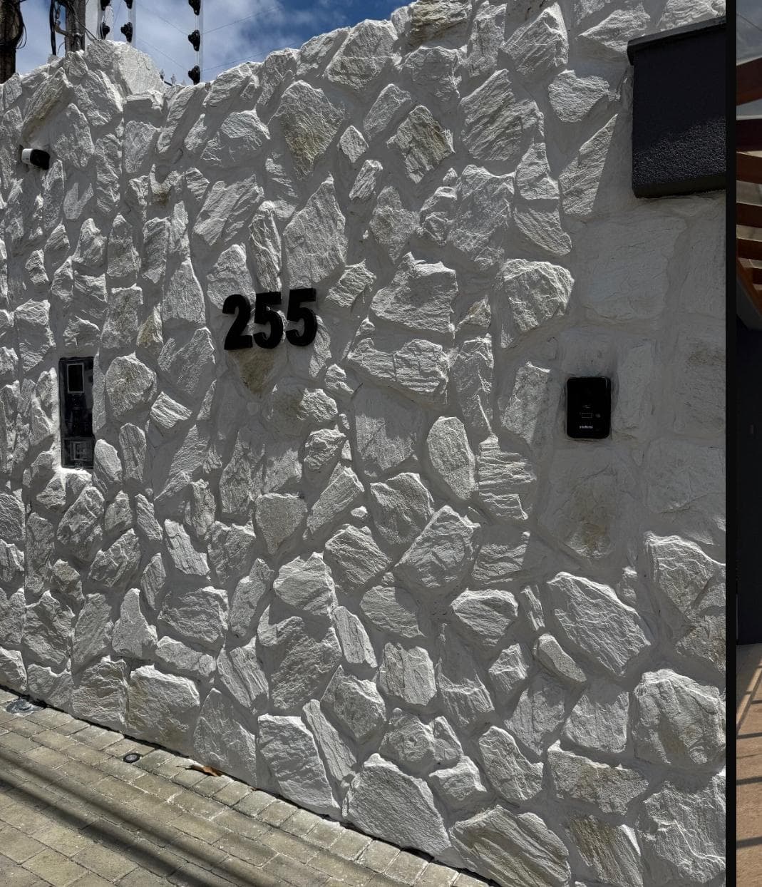 Pedra Almofada Irregular Branca aplicada em projeto